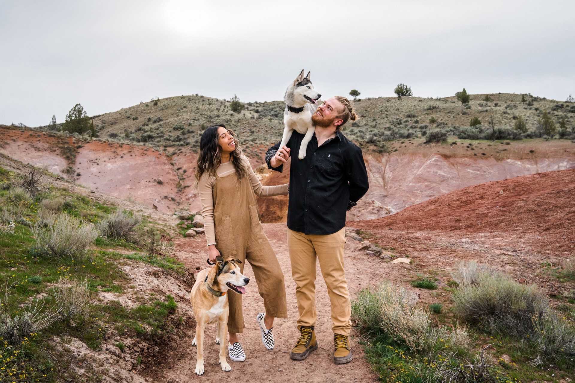 couple with their dogs at the painted hills in oregon